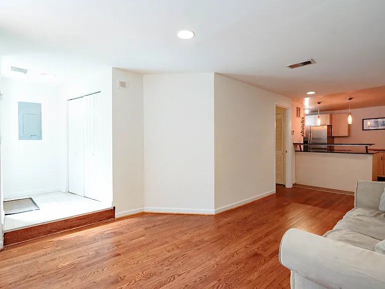 1112 25th St NW #5 — Photo 28