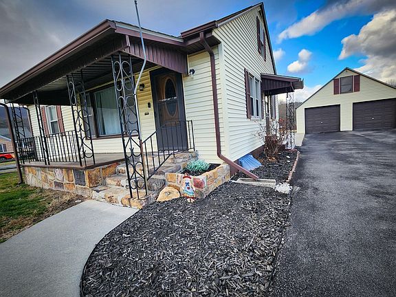 2nd image of 2202 Dressler Dr