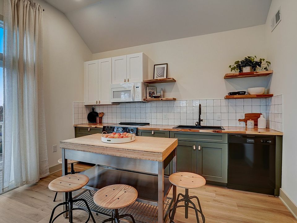 Flats On East Gay | 1 Bedroom
