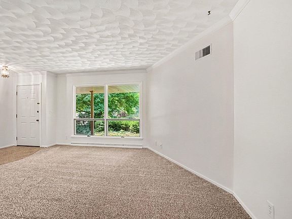 5th image of 1049 Lincoln Rd