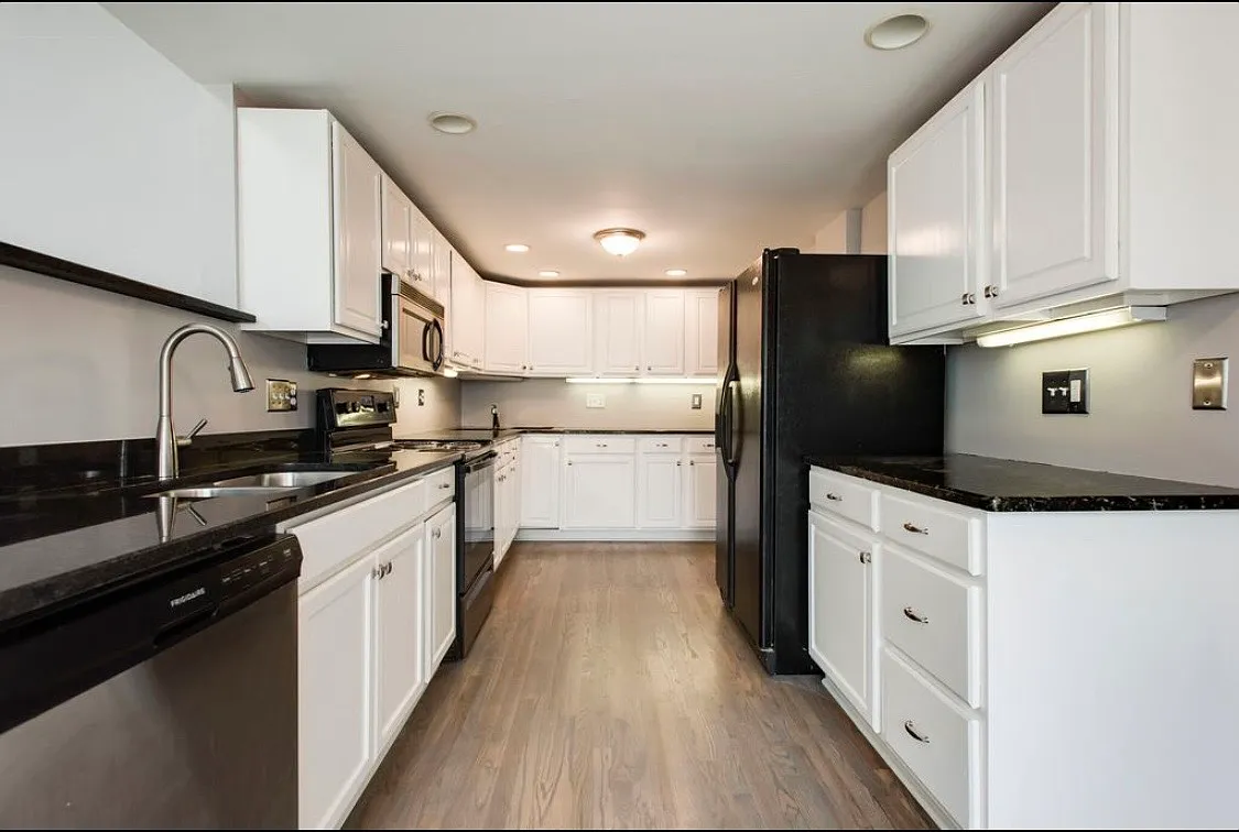 3 bed, 1900 sqft, $3,900 — Photo 3