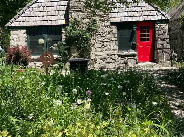 1322 Muscatine Ave, Iowa City, IA 52240