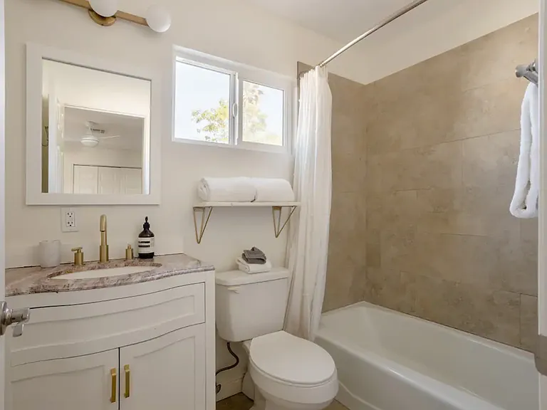 2112 N Cardillo Ave — Photo 23
