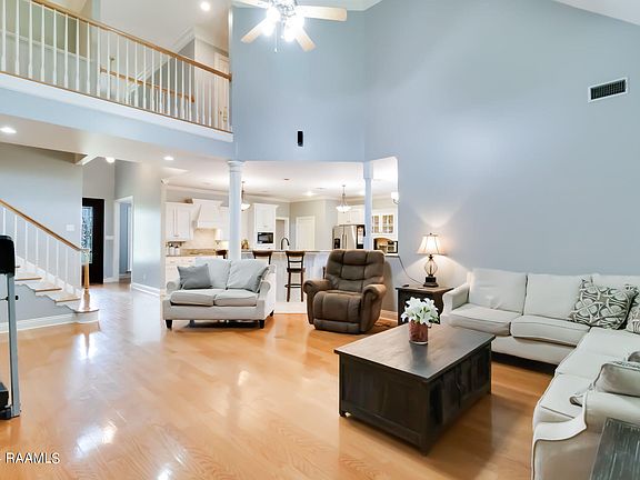 5th image of 1011 Oak Lake Dr