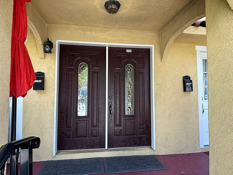 1250 E Villa St — Photo 2