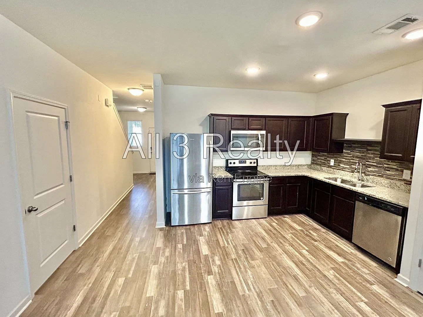 3 bed, 2.0 bath, 1514 sqft, $2,100 — Photo 3