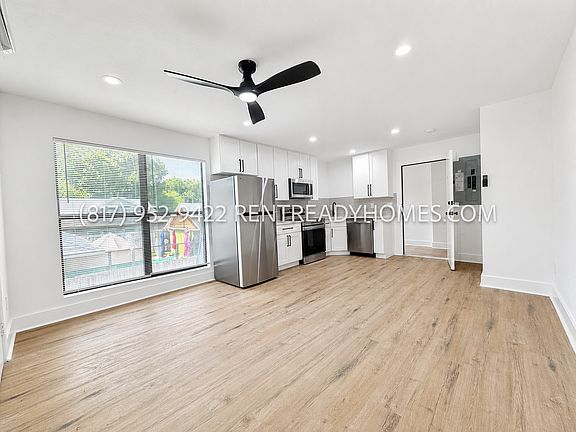 2nd image of 1510 W Jefferson Blvd #204