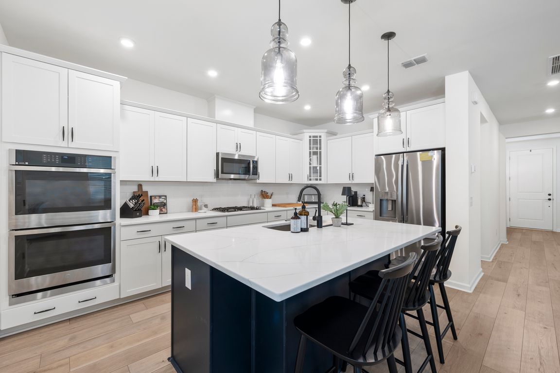 next background image