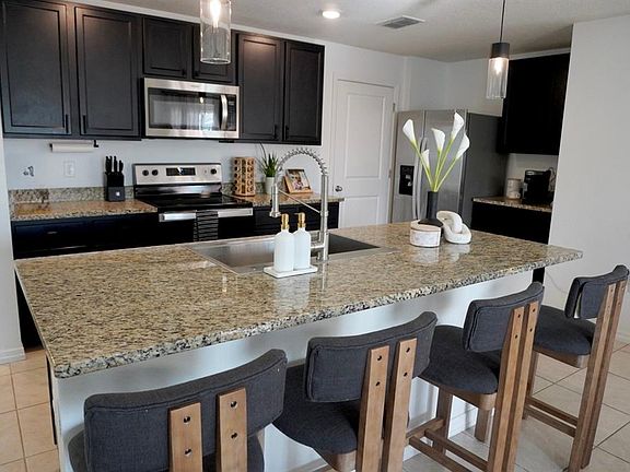 4th image of 557 Olive Conch St