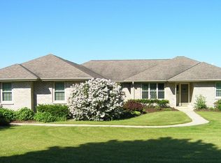 W375S2309 Gramling Cir, Dousman, WI 53118