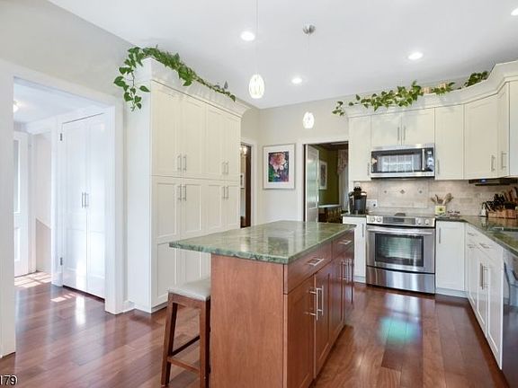 5th image of 20 Hobart Ave