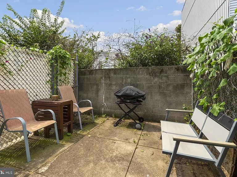 2310 E Gordon St — Photo 10