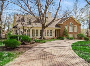 8708 Cherokee Ln, Leawood, KS 66206
