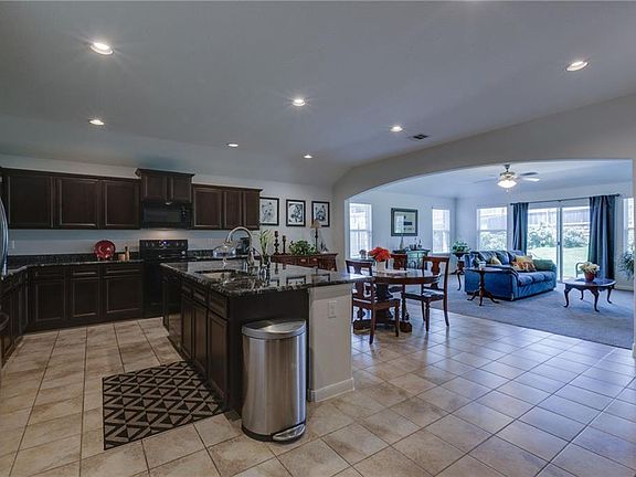 5th image of 5085 Royal Springs Dr