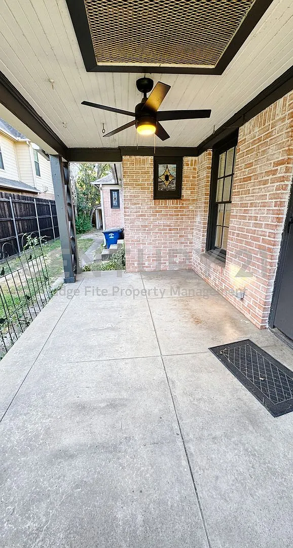 Cozy Tudor-Style 2/1 In Great Dallas Location For Rent! — Photo 2