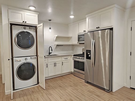 5th image of 2554 27th St APT A