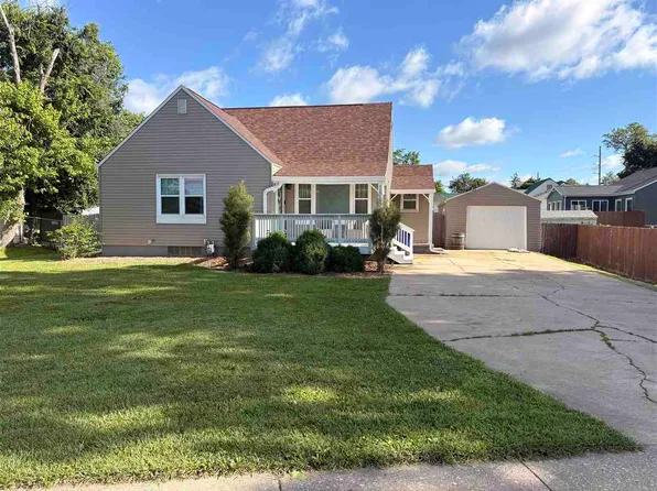 1818 B Ave NW, Cedar Rapids, IA 52405