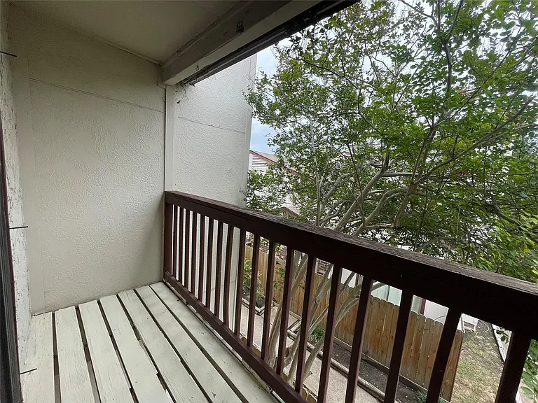 3909 Tanglewilde St #3909 — Photo 14