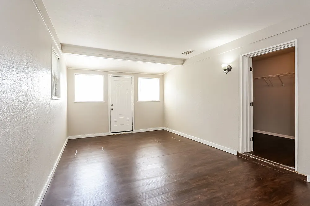 3 bed, 1.5 bath, 1388 sqft, $1,450 — Photo 3