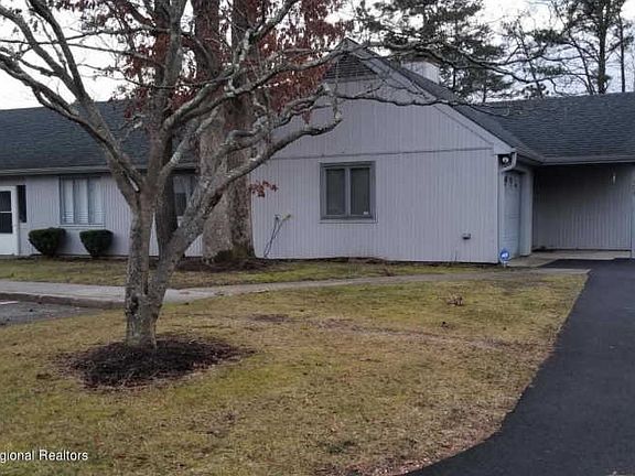 2nd image of 101 Clipper Ct #11