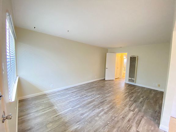 4th image of 161 Towne Ter APT 1
