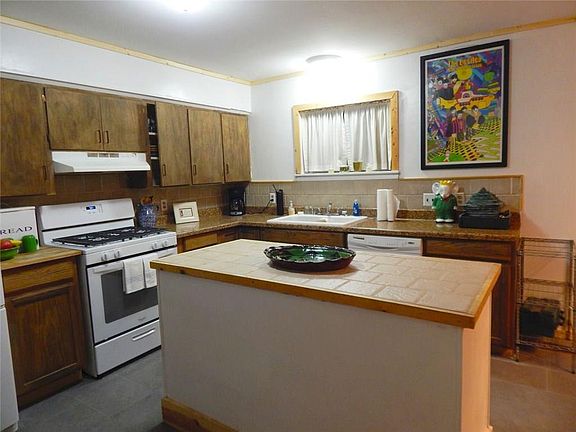 5th image of 1648 N Stephens Ave