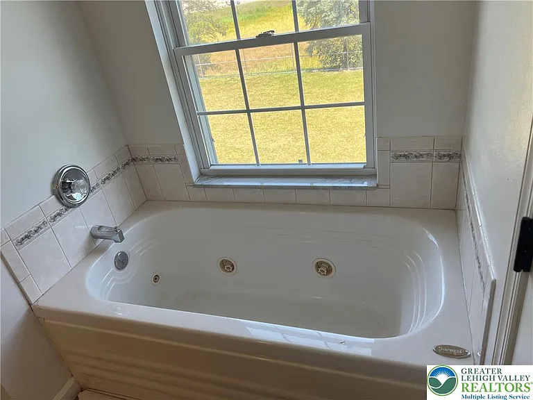 2593 Halleck Dr — Photo 32