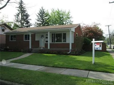 702 Englewood Ave photo 1