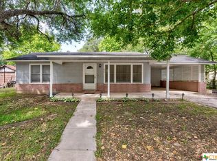 618 S Oak Ave, Luling, TX 78648