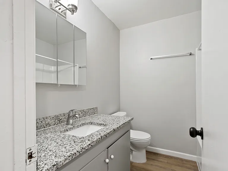 745 F St #4 — Photo 13