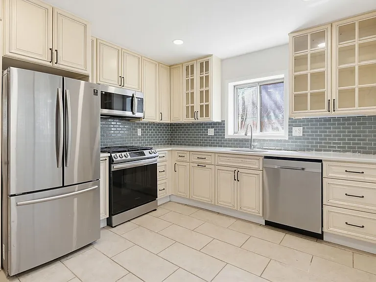 9717 Hedin Dr — Photo 2