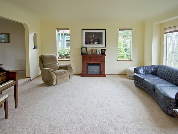 2nd image of 14305 Cascade Dr SE