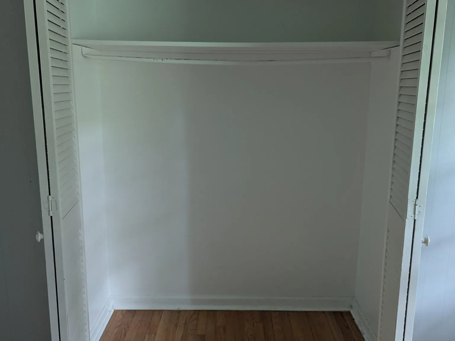 1 bed, 1.0 bath, 1025 sqft, $1,139 — Photo 2