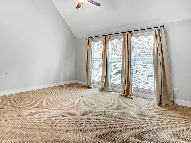 520 Ruth Cir — Photo 15