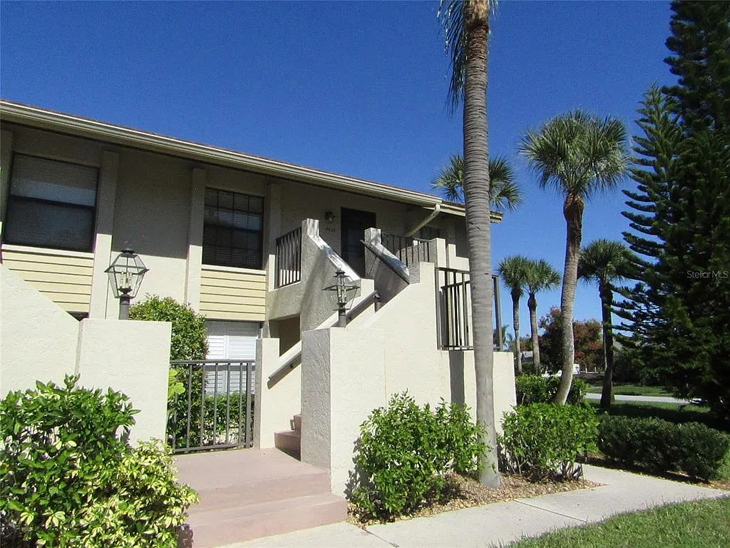 2 bed, 2.0 bath, 1072 sqft, $1,795 — Photo 1