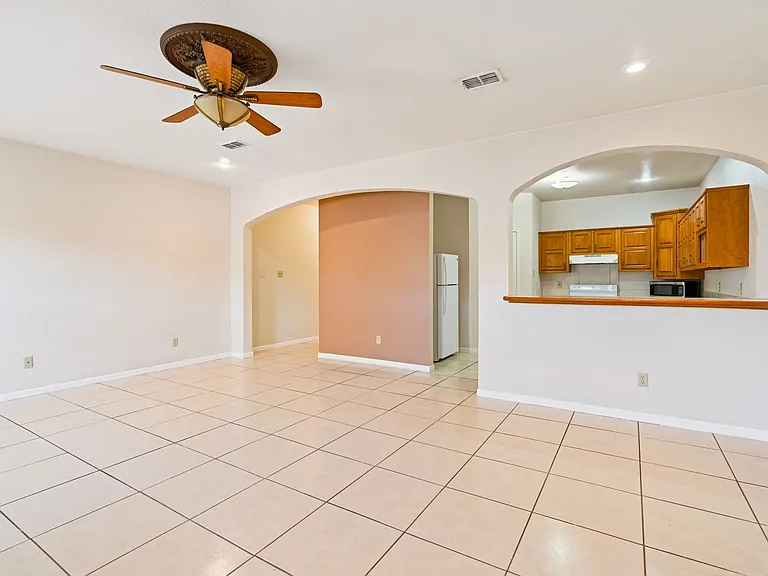 113 Ramon Cardenas Dr — Photo 6