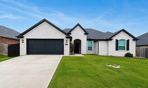 396 W Tyler Rd Photo 1