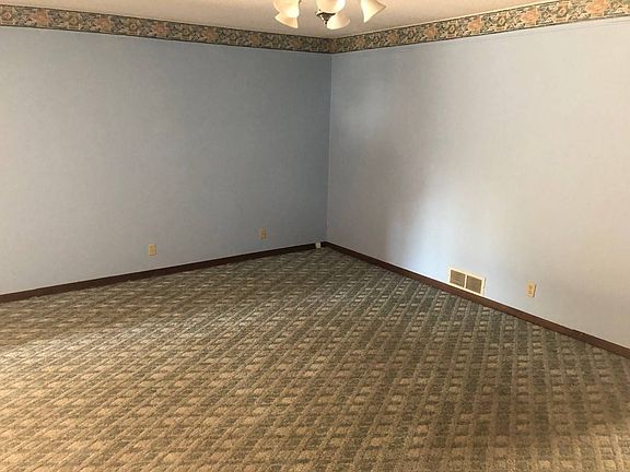 4th image of 214 7th St E