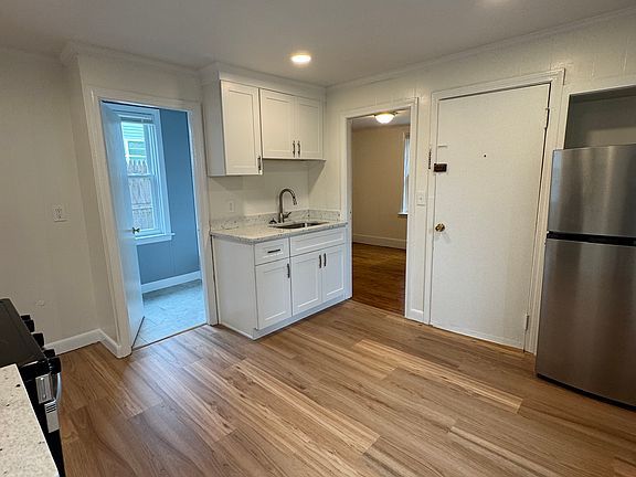 3rd image of 9 1/2 West St #1
