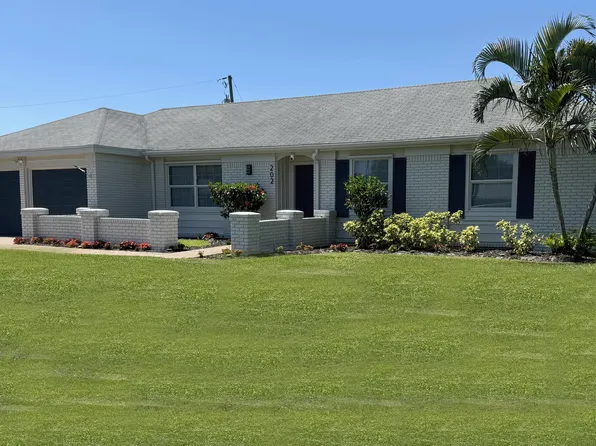 202 Windsor Road W, Jupiter, FL 33469