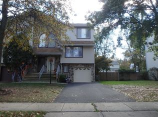 45 Dortmunder Dr, Manalapan, NJ 07726