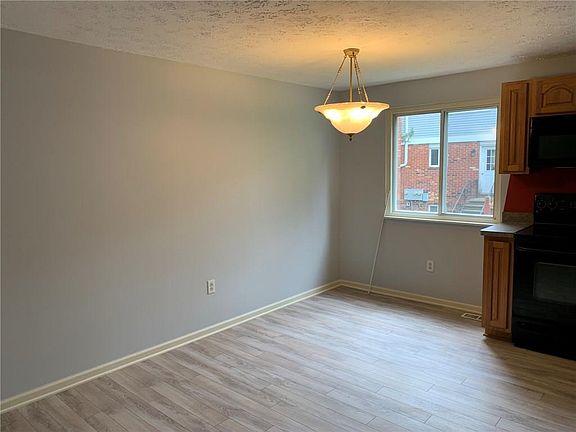 5th image of 139 Woodlands