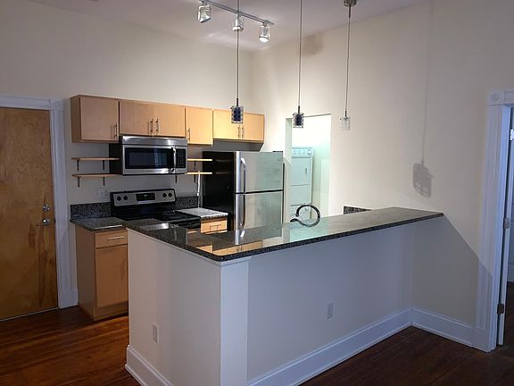 4th image of 406 W Broad St