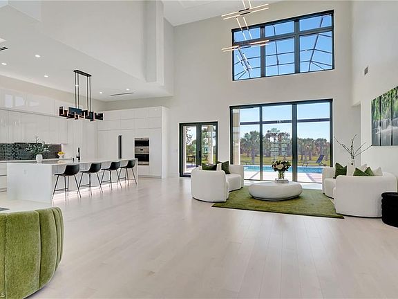 2nd image of 450 Shady Hollow BLVD W
