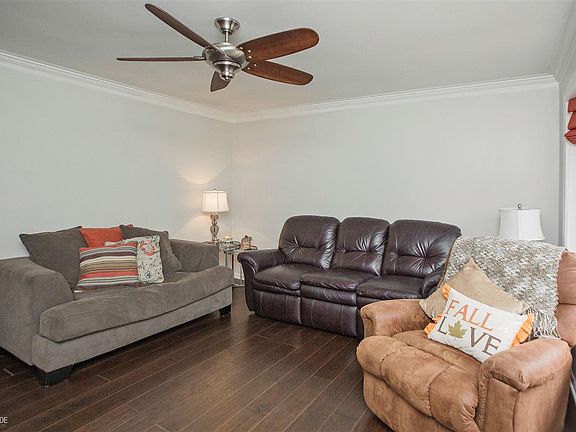 3rd image of 32615 Gloede Dr