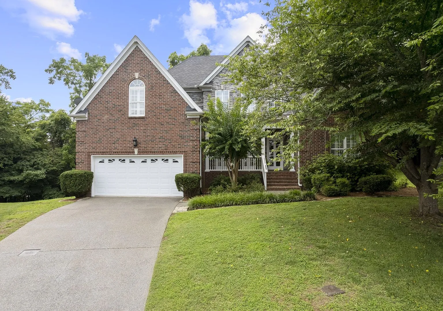 4-Bed/3.5-Bath in Brentwood! — Photo 2