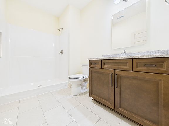 5th image of 719 Glenmont Ct