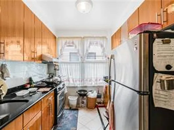 474 Senator Street image 3 of 5