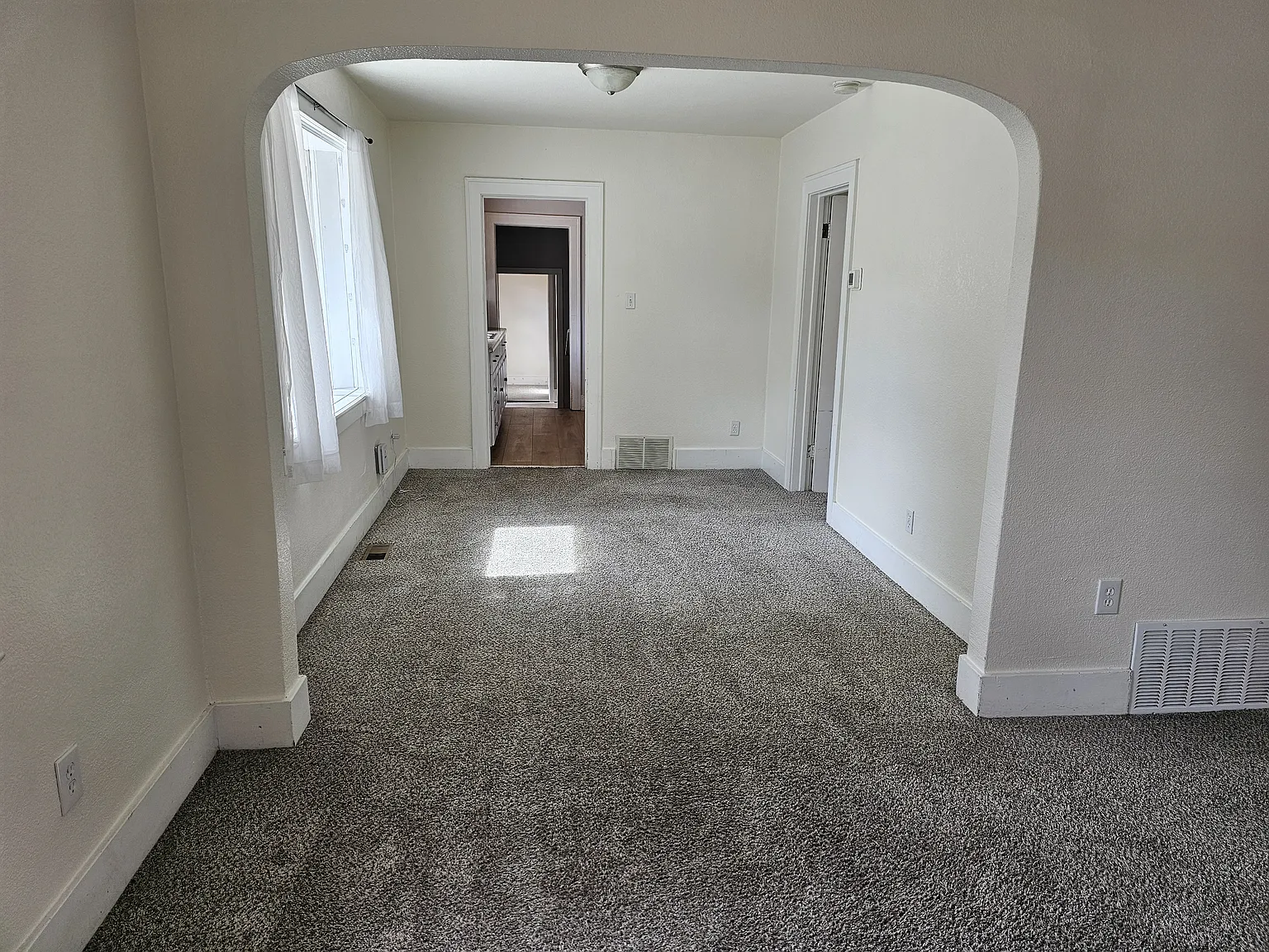 626 Prospect Lake Dr — Photo 2