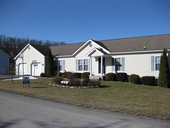2nd image of 2 Brandywine Ln